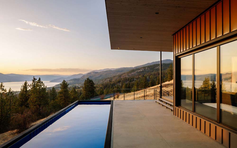 Naramata Benchlands Modern Cantilever